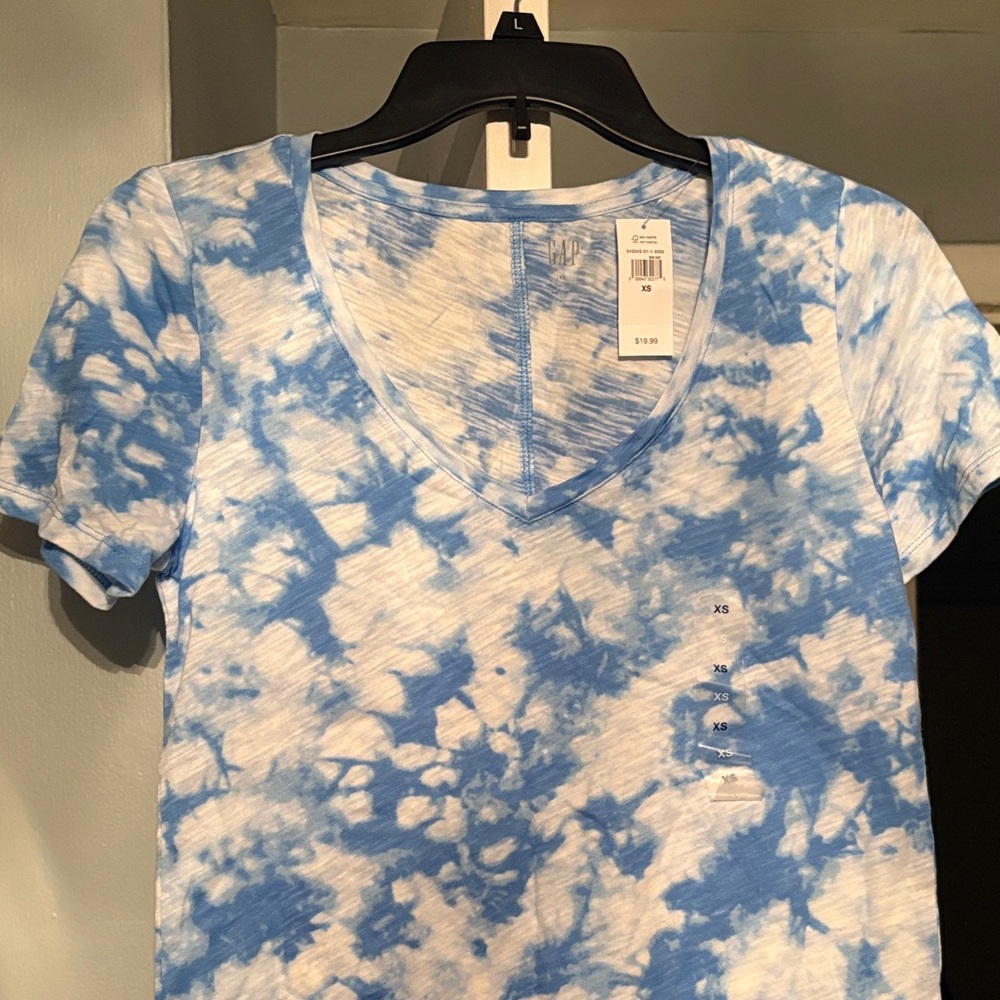 GAP Blue and White Tie-Dye Short Sleeve Tee